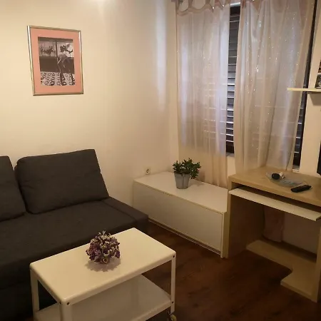 Mali Slatki Apartman Apartment